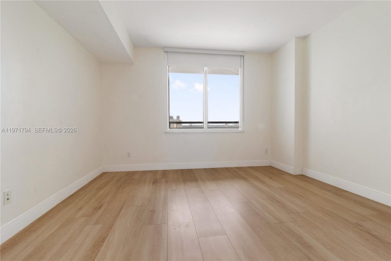 325 S Biscayne Blvd , Unit 1718, Miami, FL 33131 Photo