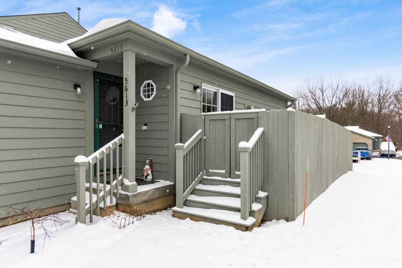 5613 Blendonridge Drive, Unit 83E, Columbus, OH 43230 Main Photo