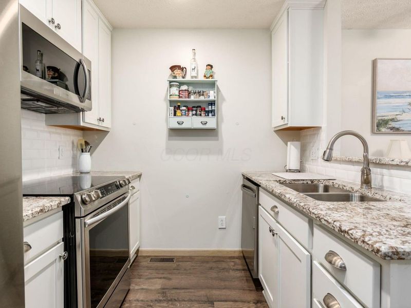 5613 Blendonridge Drive, Unit 83E, Columbus, OH 43230 Photo 11