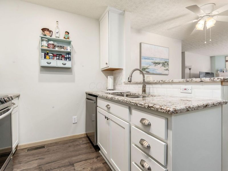 5613 Blendonridge Drive, Unit 83E, Columbus, OH 43230 Photo 12