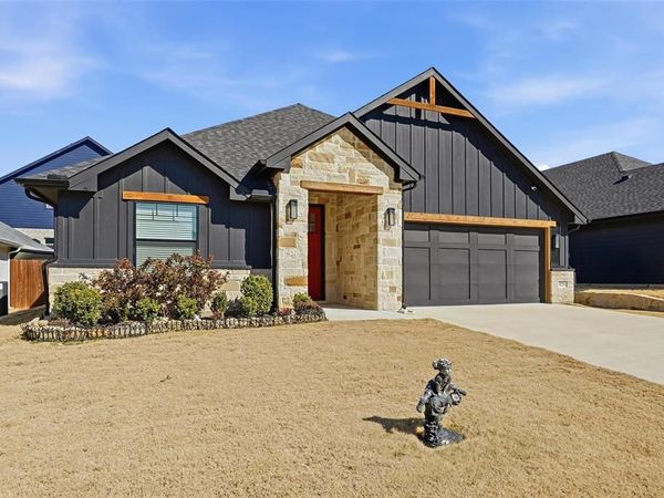 929 Tesslynn Avenue, Godley, TX 76044