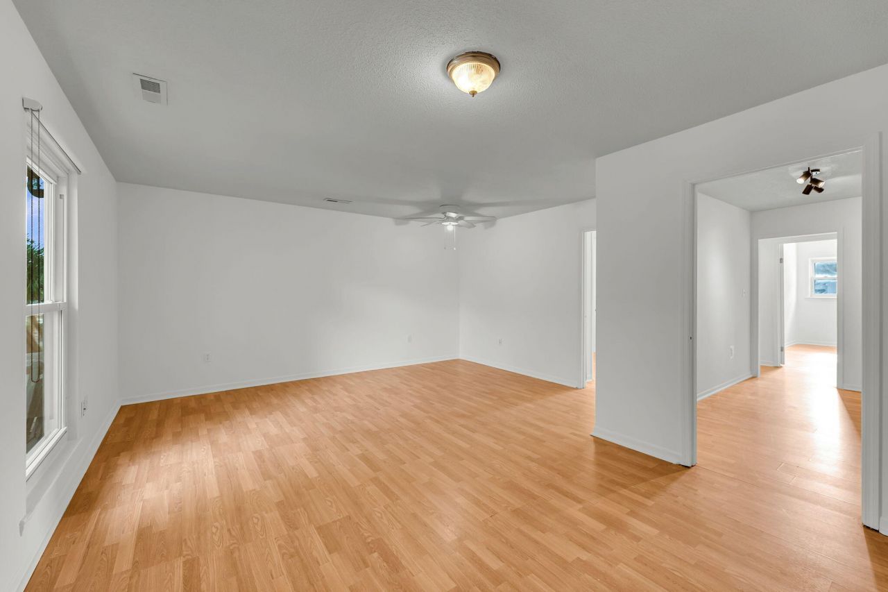 106 W Hudson Avenue Photo 4