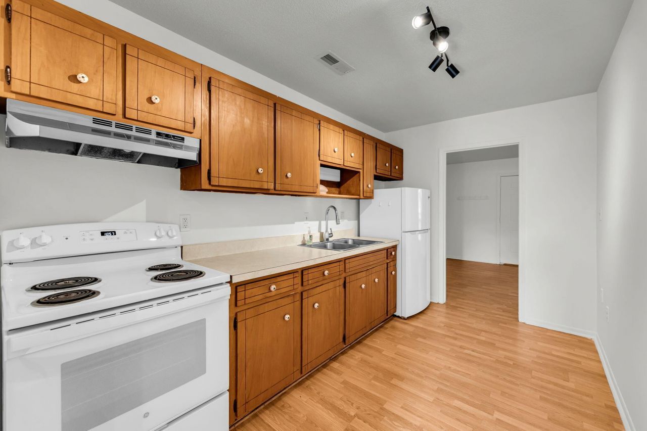 106 W Hudson Avenue Photo 6