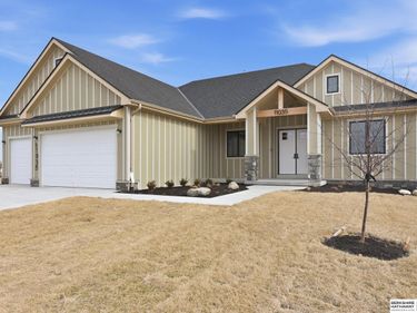 11035 S 220th Street, Gretna, NE 68028