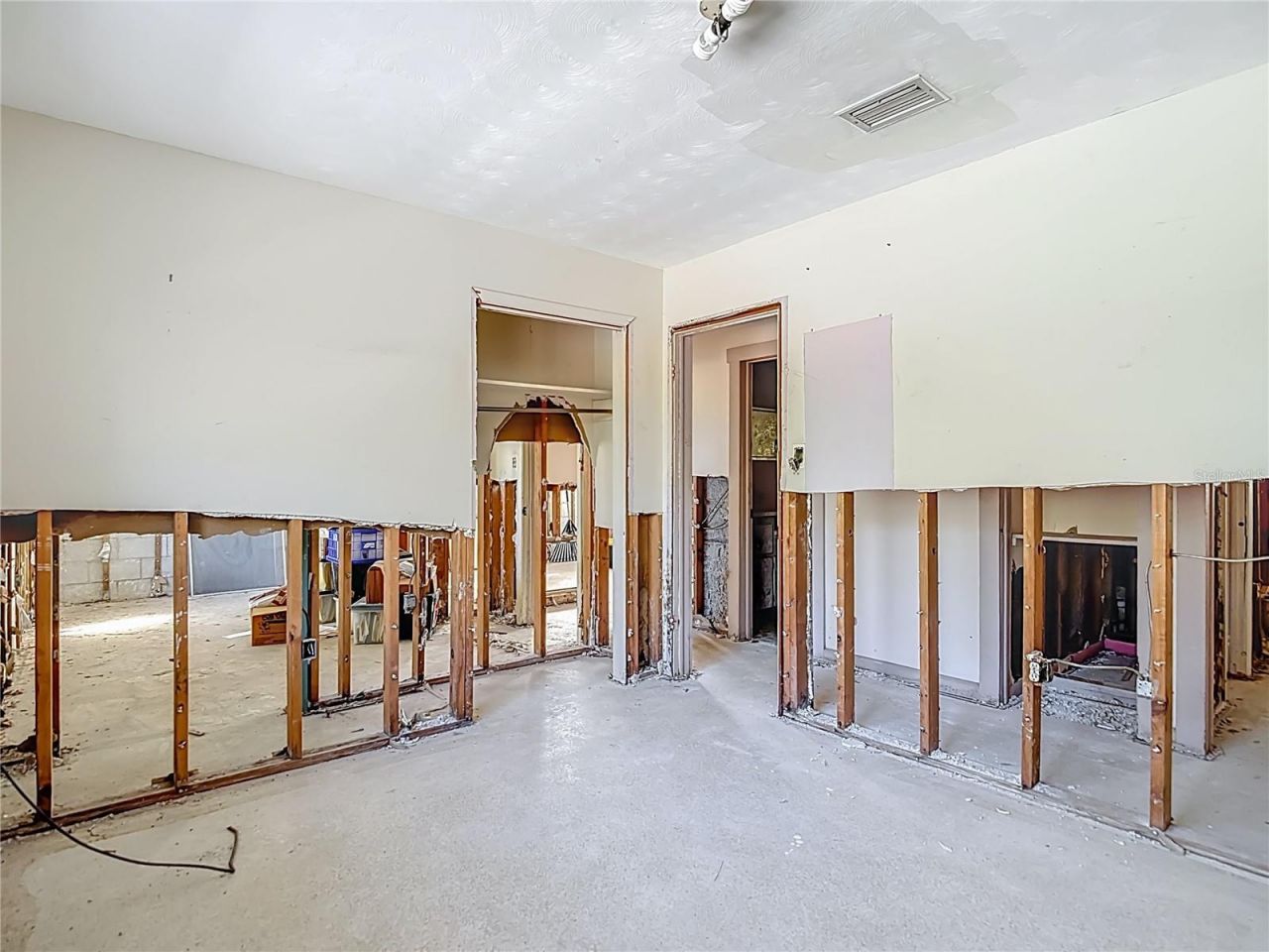 3700 Dana Shores Drive, Tampa, FL 33634 Photo