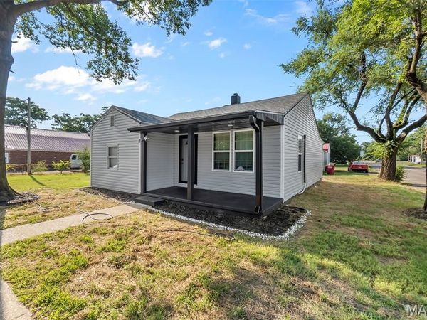 723 Kendall Street , Sikeston, MO 63801