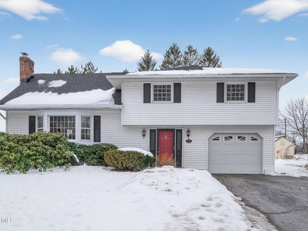 3 Heidis Path, Ballston Lake, NY 12019