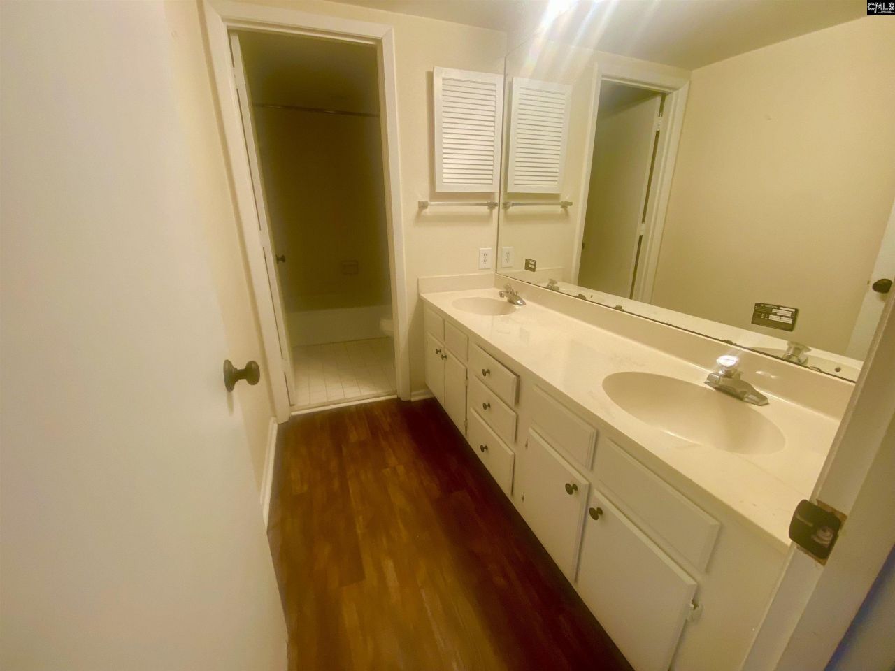 96 Ligustrum Lane Photo 17