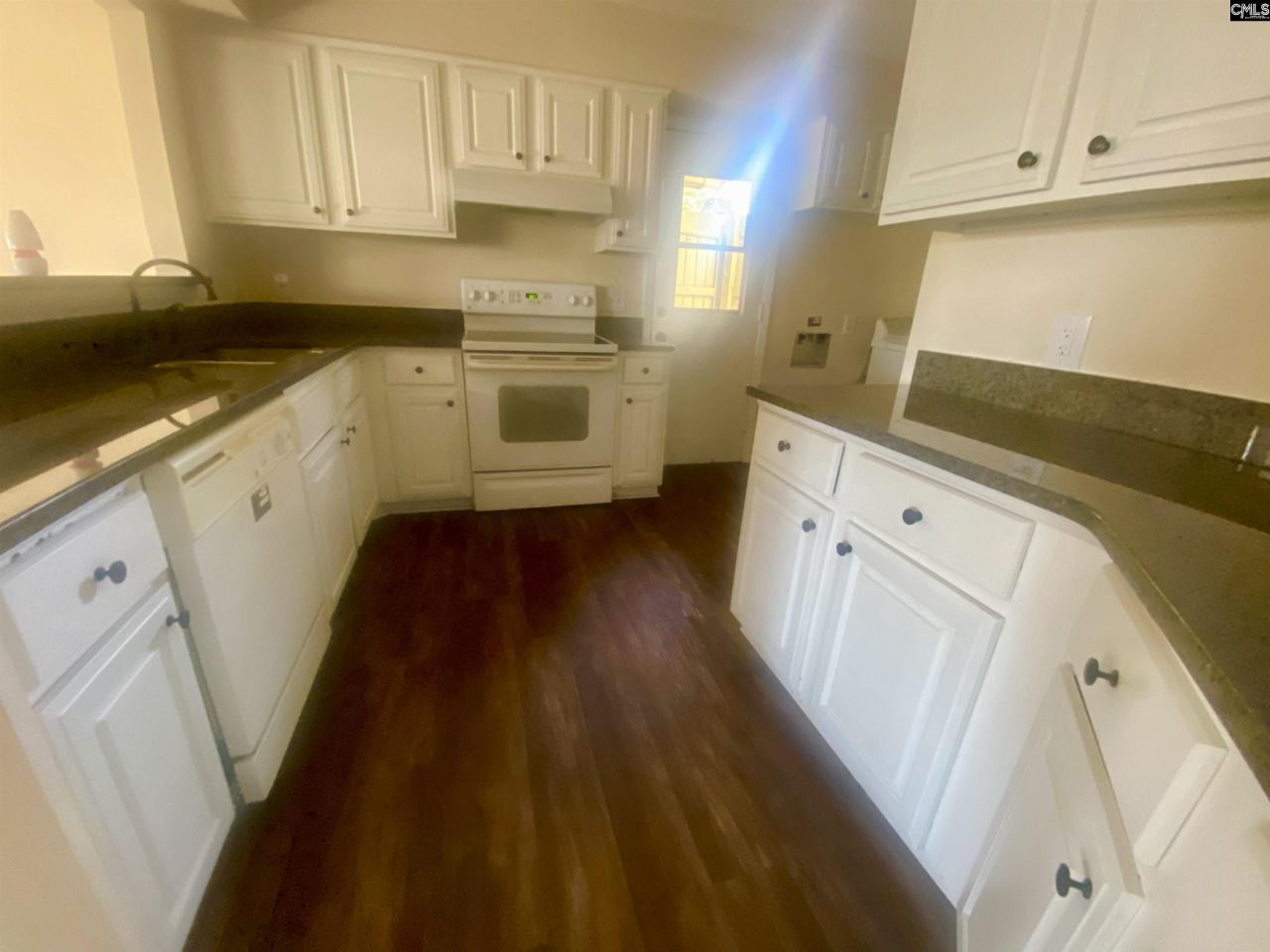 96 Ligustrum Lane Photo 7