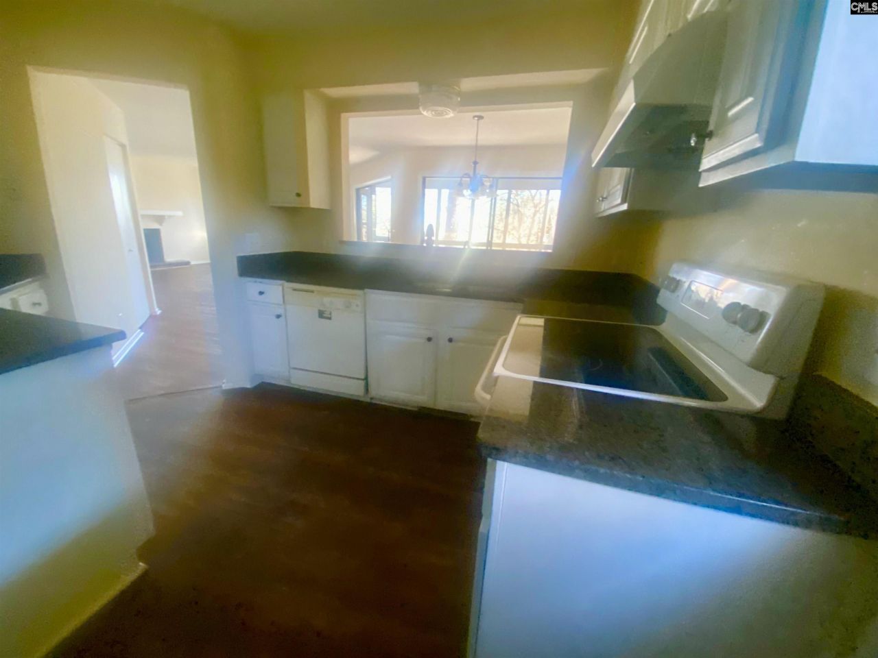 96 Ligustrum Lane Photo 8