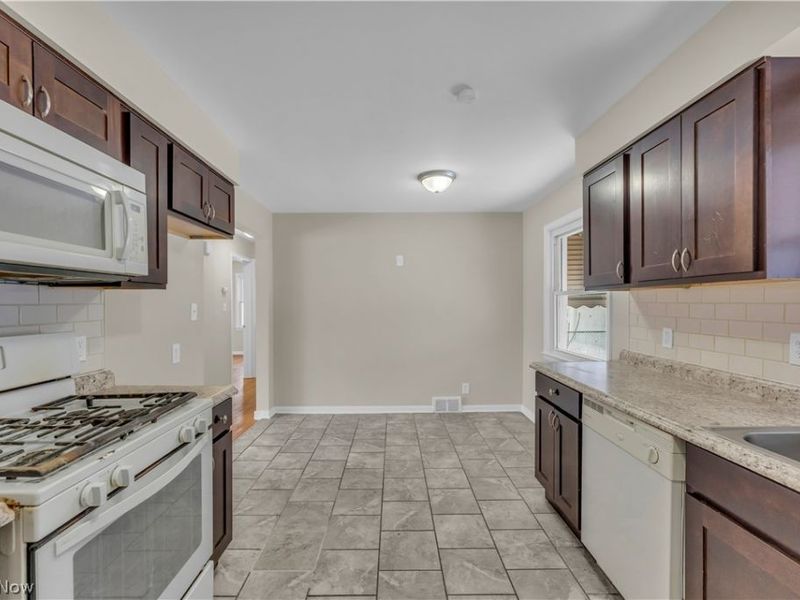 23760 Puritan Road, Euclid, OH 44123 Photo 8