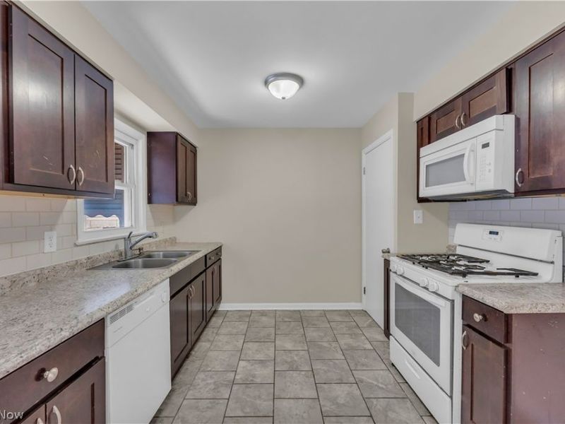 23760 Puritan Road, Euclid, OH 44123 Photo 9