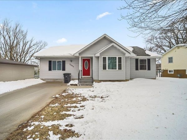 2002 12Th St Street, Eldora, IA 50627
