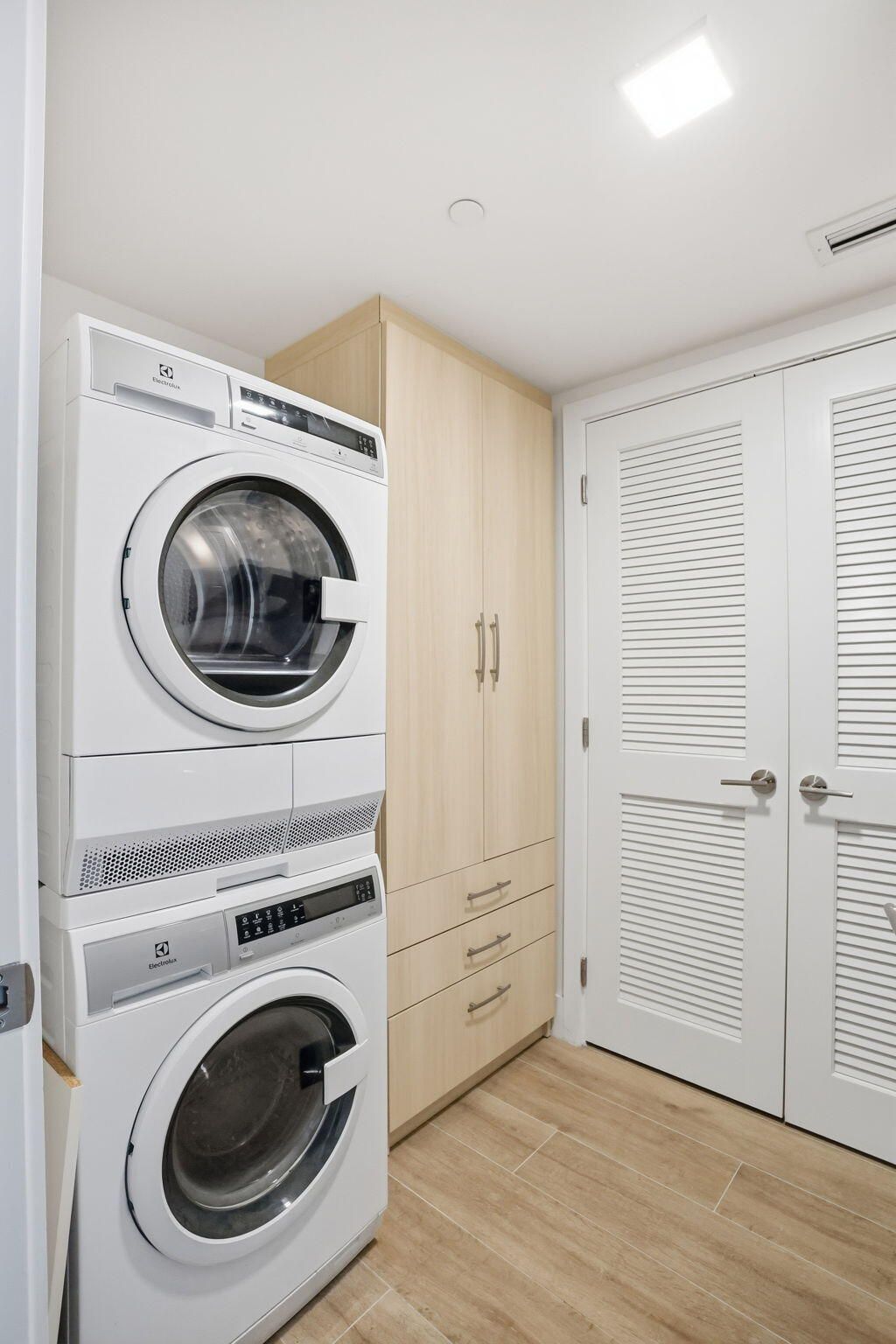 111 SE 1st Avenue, Unit 420, Delray Beach, FL 33444 Photo