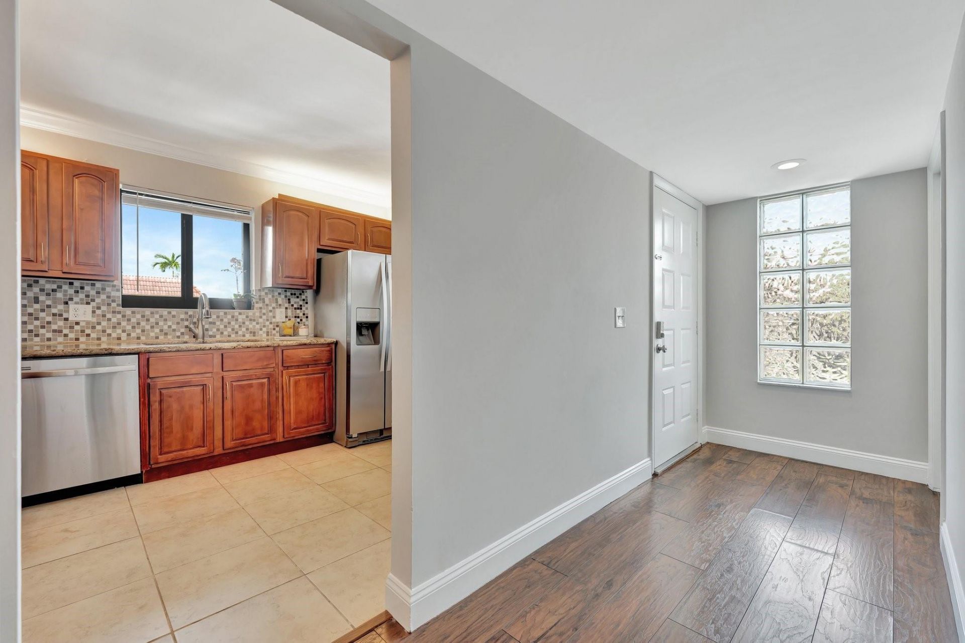 334 Lakeview Drive, Unit 204, Weston, FL 33326 Photo