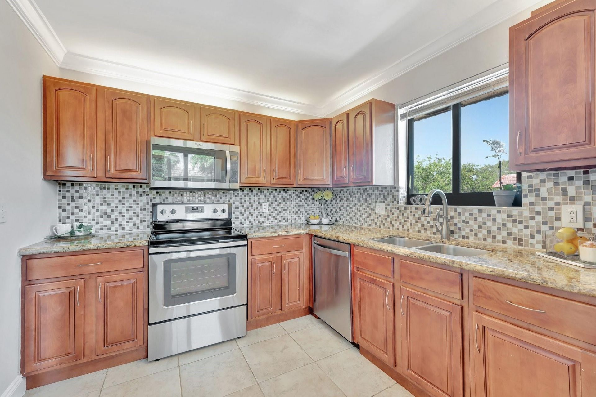 334 Lakeview Drive, Unit 204, Weston, FL 33326 Photo