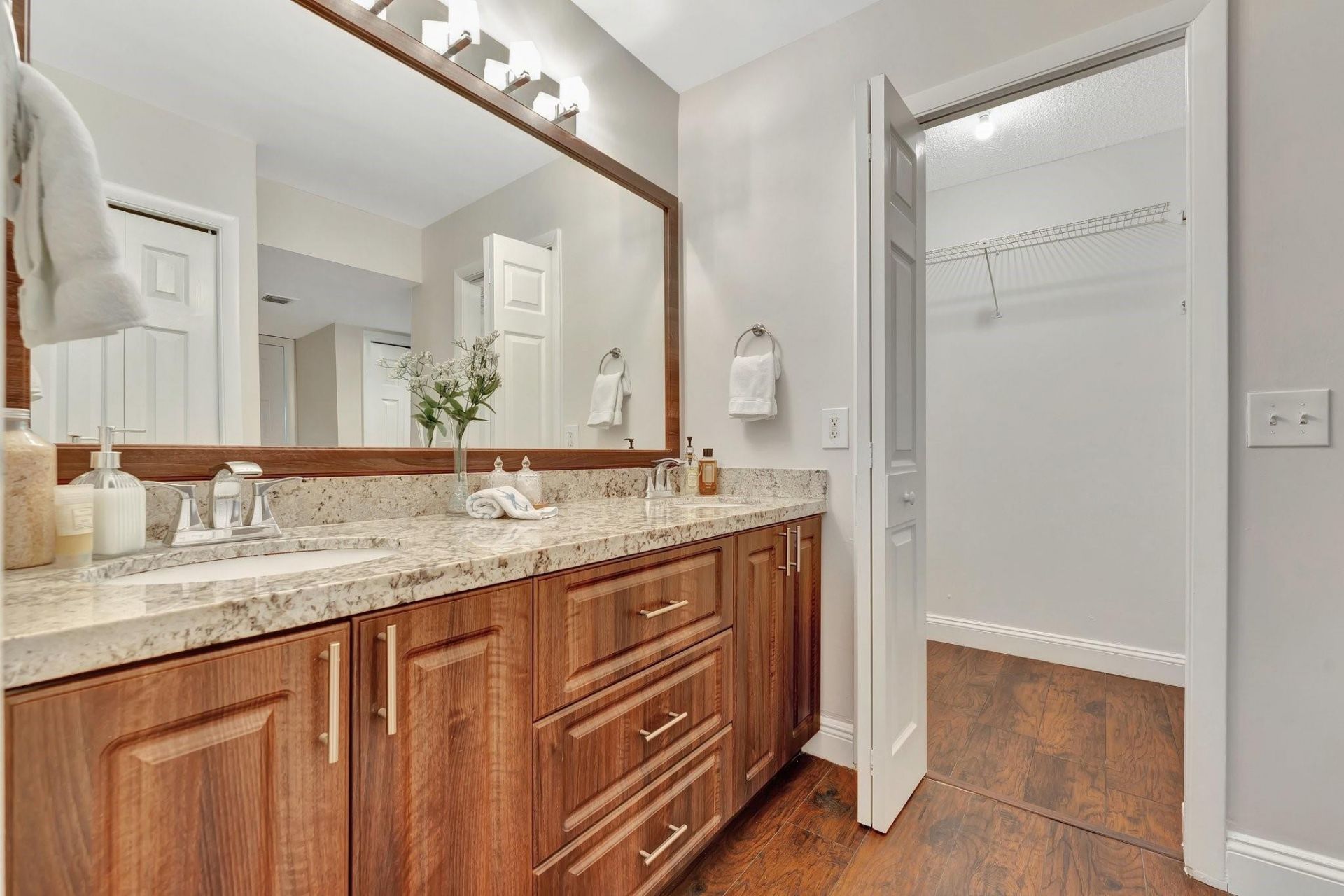 334 Lakeview Drive, Unit 204, Weston, FL 33326 Photo