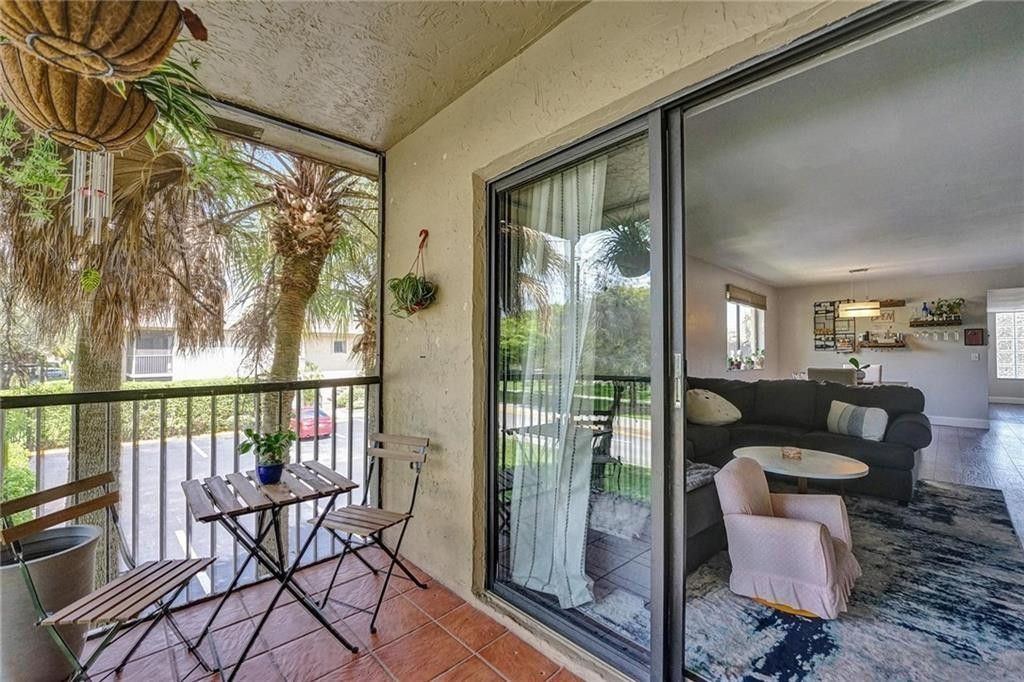 334 Lakeview Drive, Unit 204, Weston, FL 33326 Photo