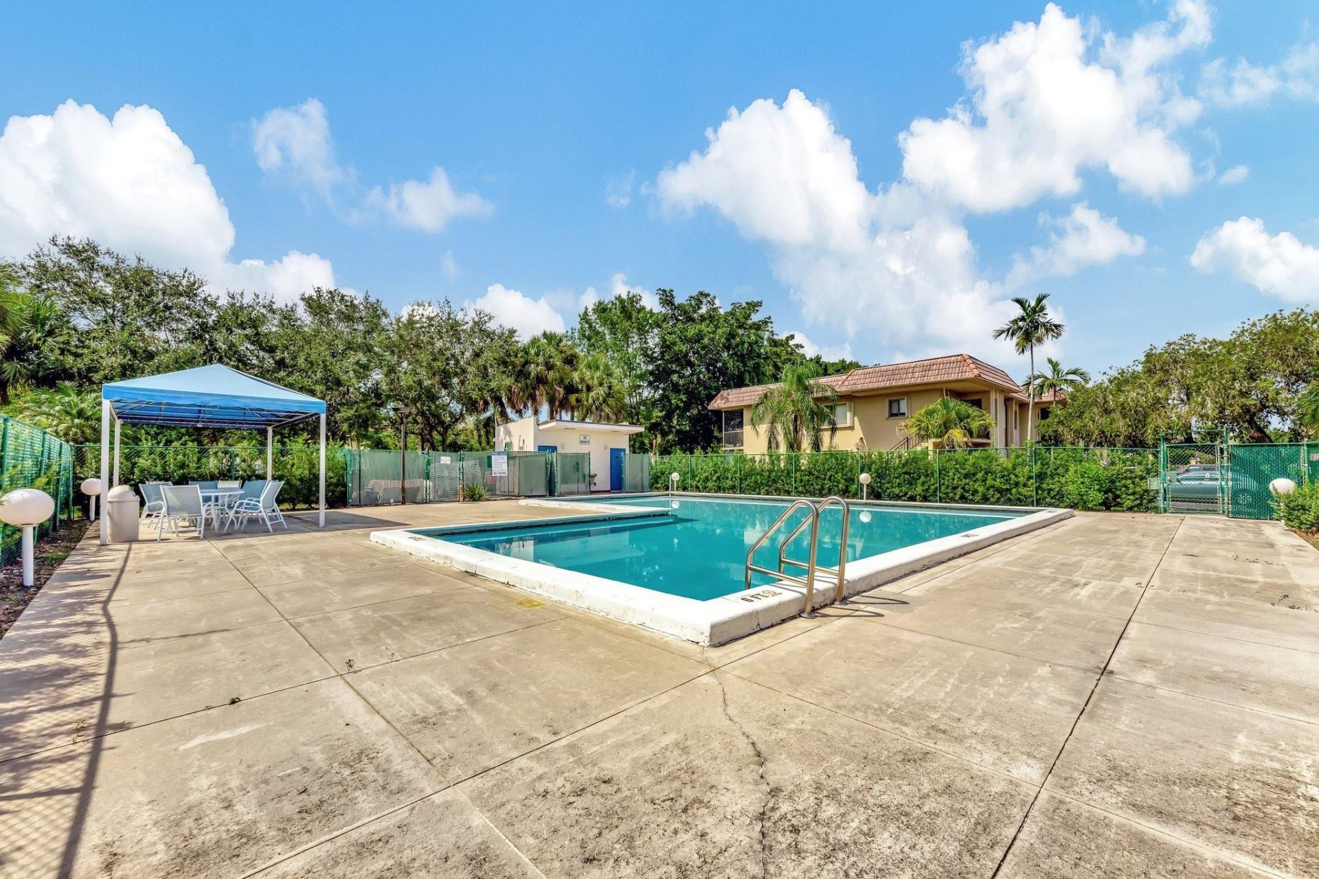 334 Lakeview Dr, Unit 204, Weston, FL 33326 Photo