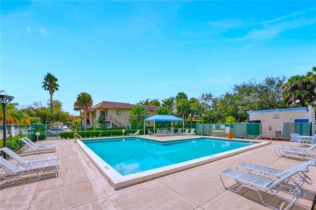 334 Lakeview Drive, Unit 204, Weston, FL 33326 Photo