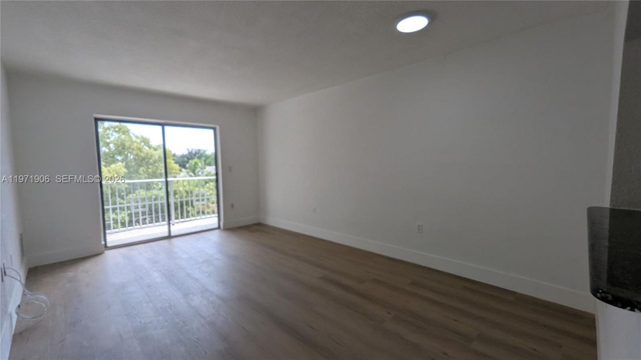 445 SW 11th St, Unit 408, Miami, FL 33130 Photo