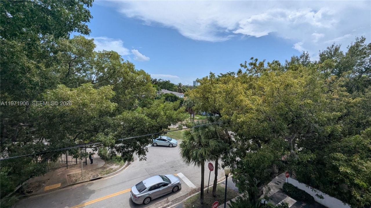 445 SW 11th St, Unit 408, Miami, FL 33130 Photo