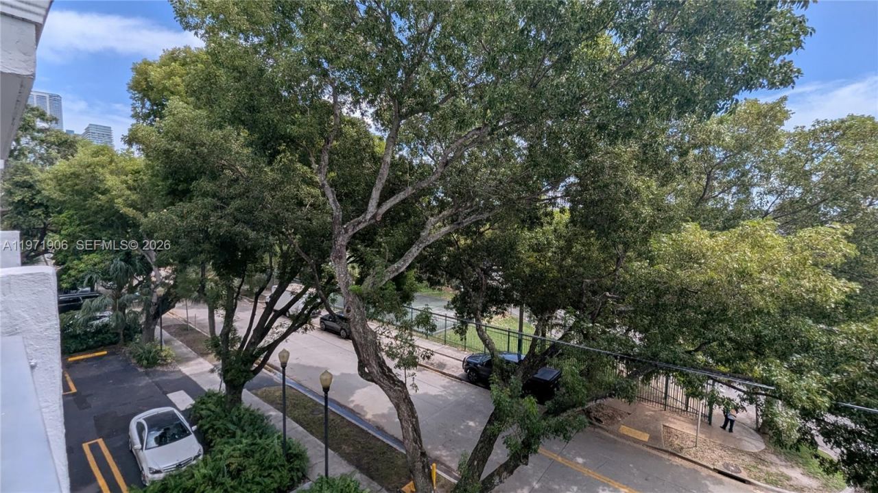 445 SW 11th St, Unit 408, Miami, FL 33130 Photo