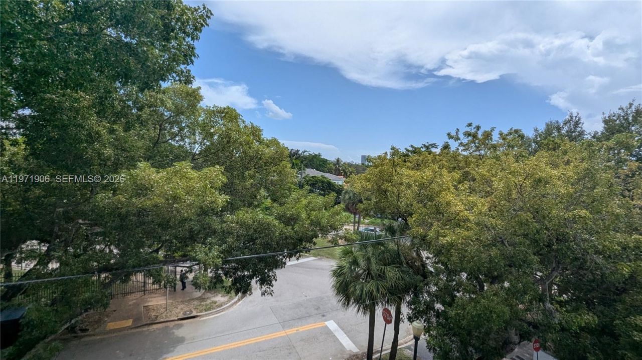 445 SW 11th St, Unit 408, Miami, FL 33130 Photo