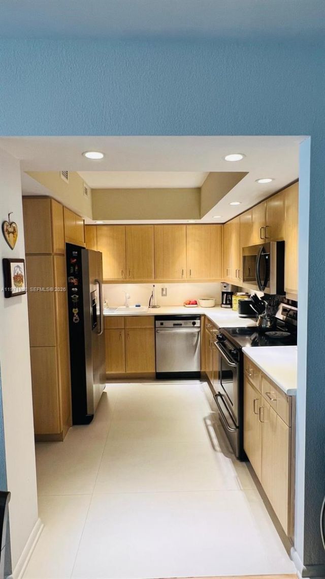 5600 Collins Ave, Unit 7Y, Miami Beach, FL 33140 Photo