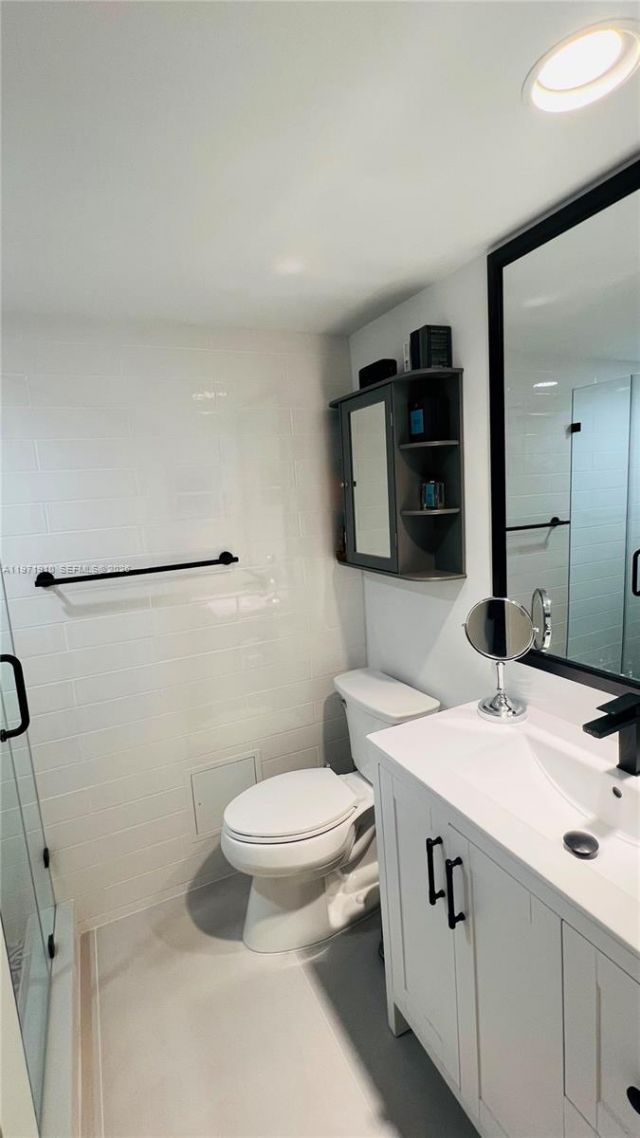 5600 Collins Ave, Unit 7Y, Miami Beach, FL 33140 Photo