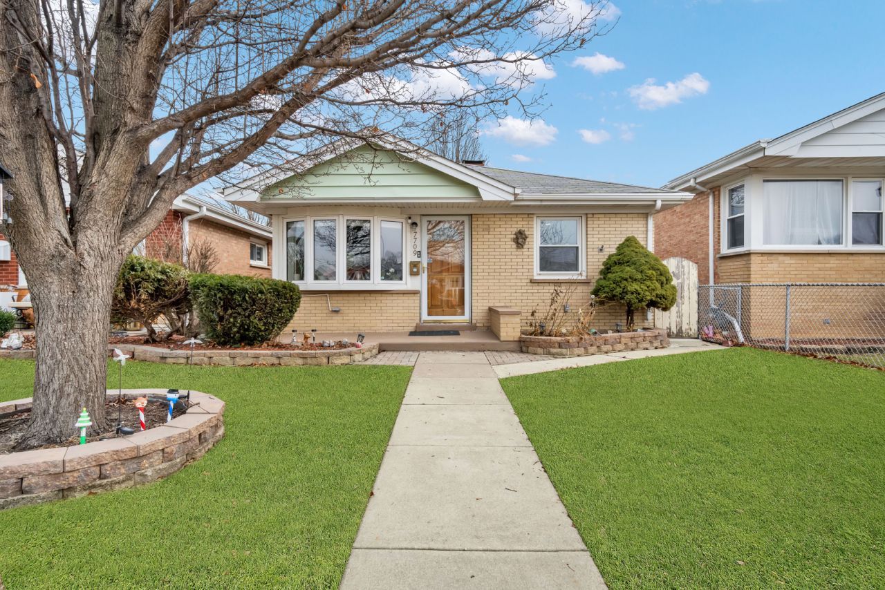 7709 Neenah Avenue, Burbank, IL 60459 Main Photo