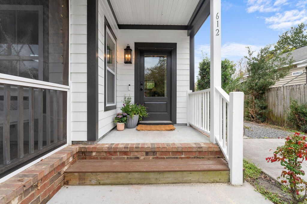 612 W 3rd N Street Photo 4