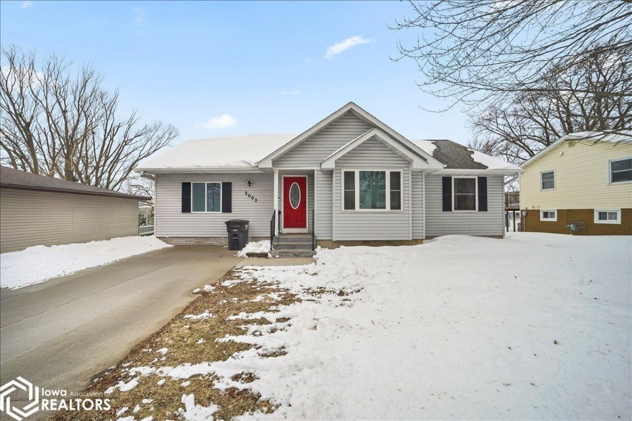 2002 12th Street, Eldora, IA 50627 Main Photo