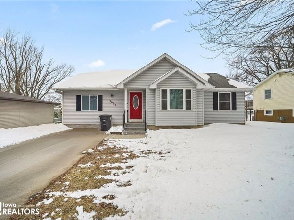 2002 12Th Street, Eldora, IA 50627
