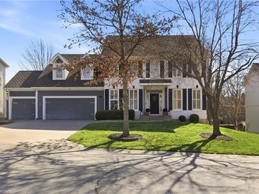 5827 MANOR Lane, Parkville, MO 64152
