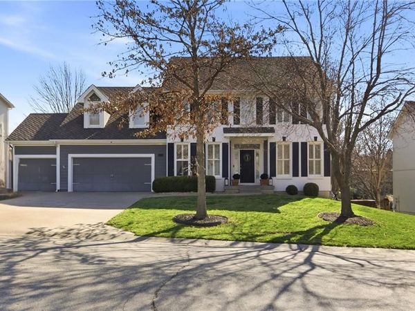 5827 MANOR Lane, Parkville, MO 64152