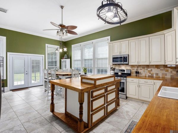 44311 Mi Mis Ln, St Amant, LA 70774