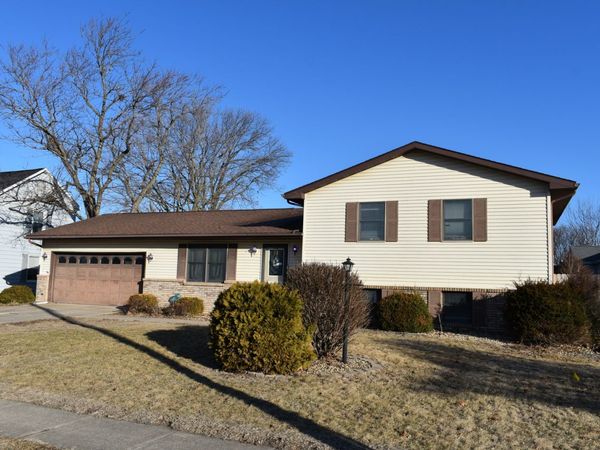 35 W 5th Street, El Paso, IL 61738