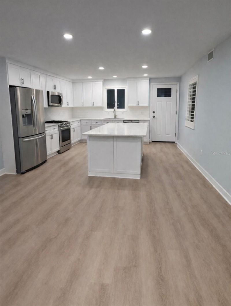 676 El Centro , Longboat Key, FL 34228 Photo