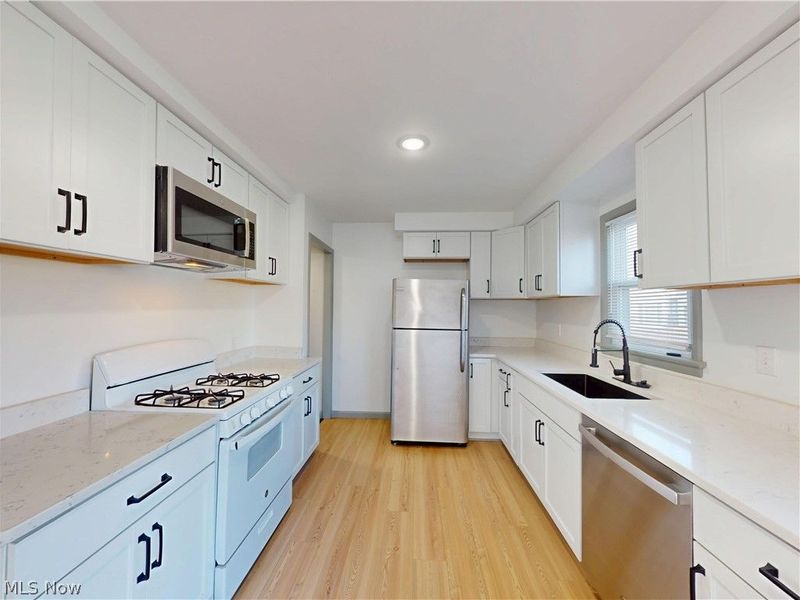 28507 Lakeshore Boulevard, Willowick, OH 44095 Photo 3