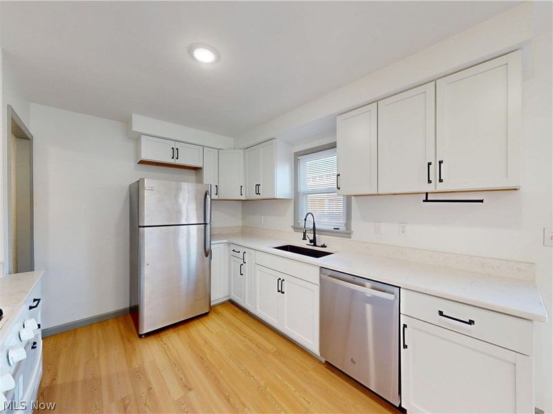 28507 Lakeshore Boulevard, Willowick, OH 44095 Photo 4