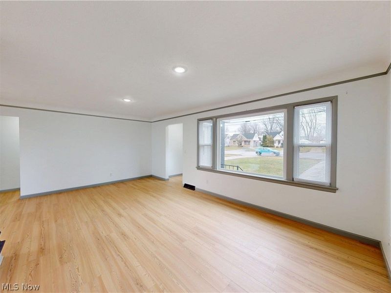 28507 Lakeshore Boulevard, Willowick, OH 44095 Photo 8