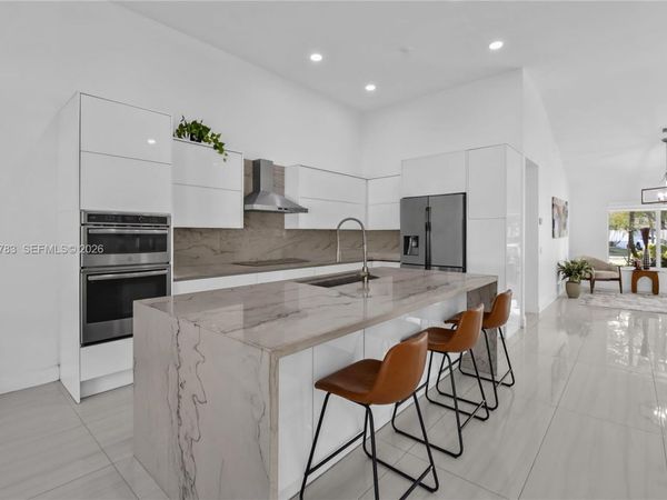 710 Lake Blvd, Weston, FL 33326