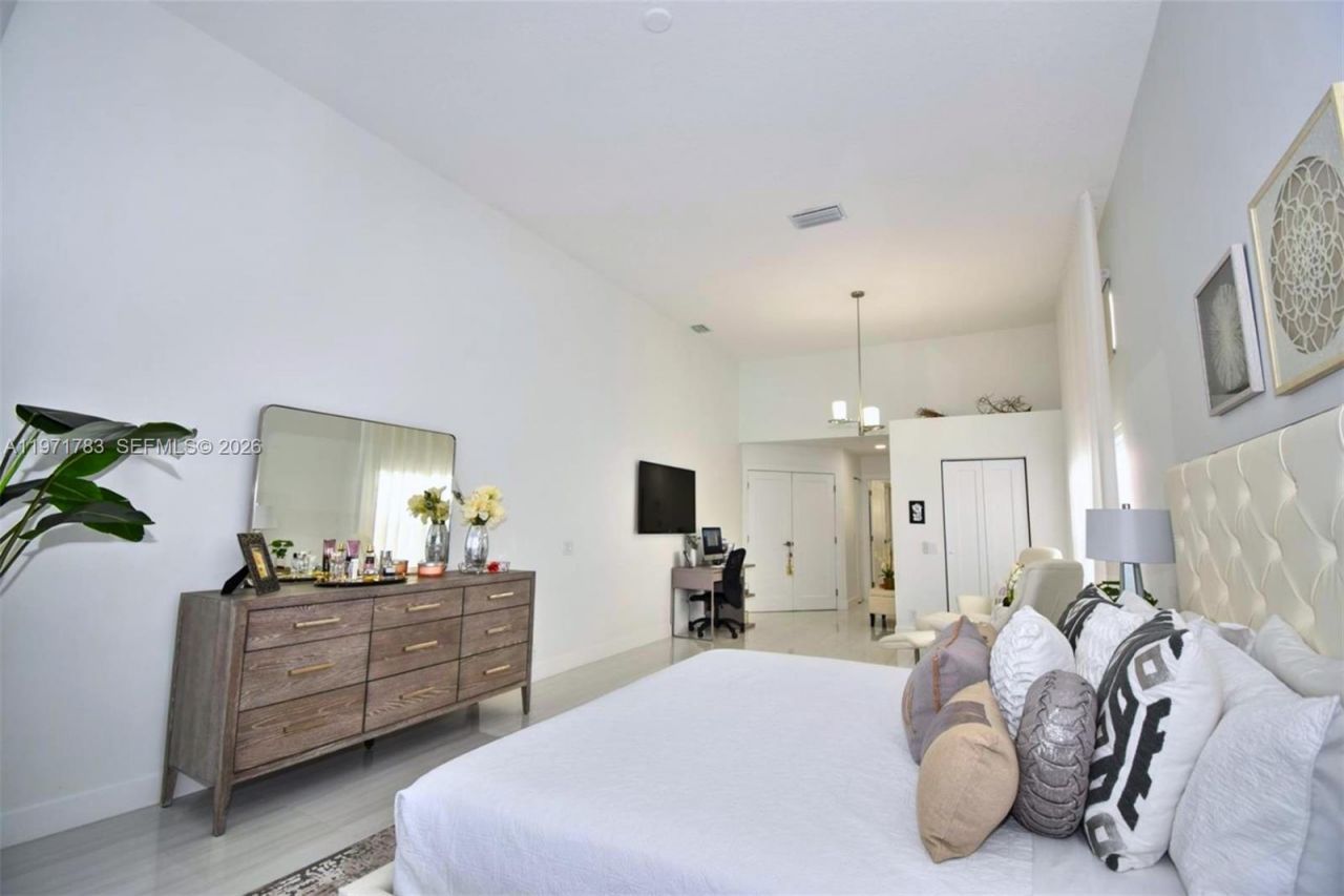 710 Lake Blvd, Weston, FL 33326 Photo