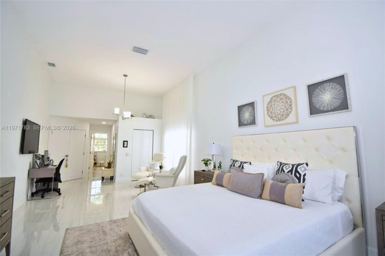 710 Lake Blvd, Weston, FL 33326 Photo