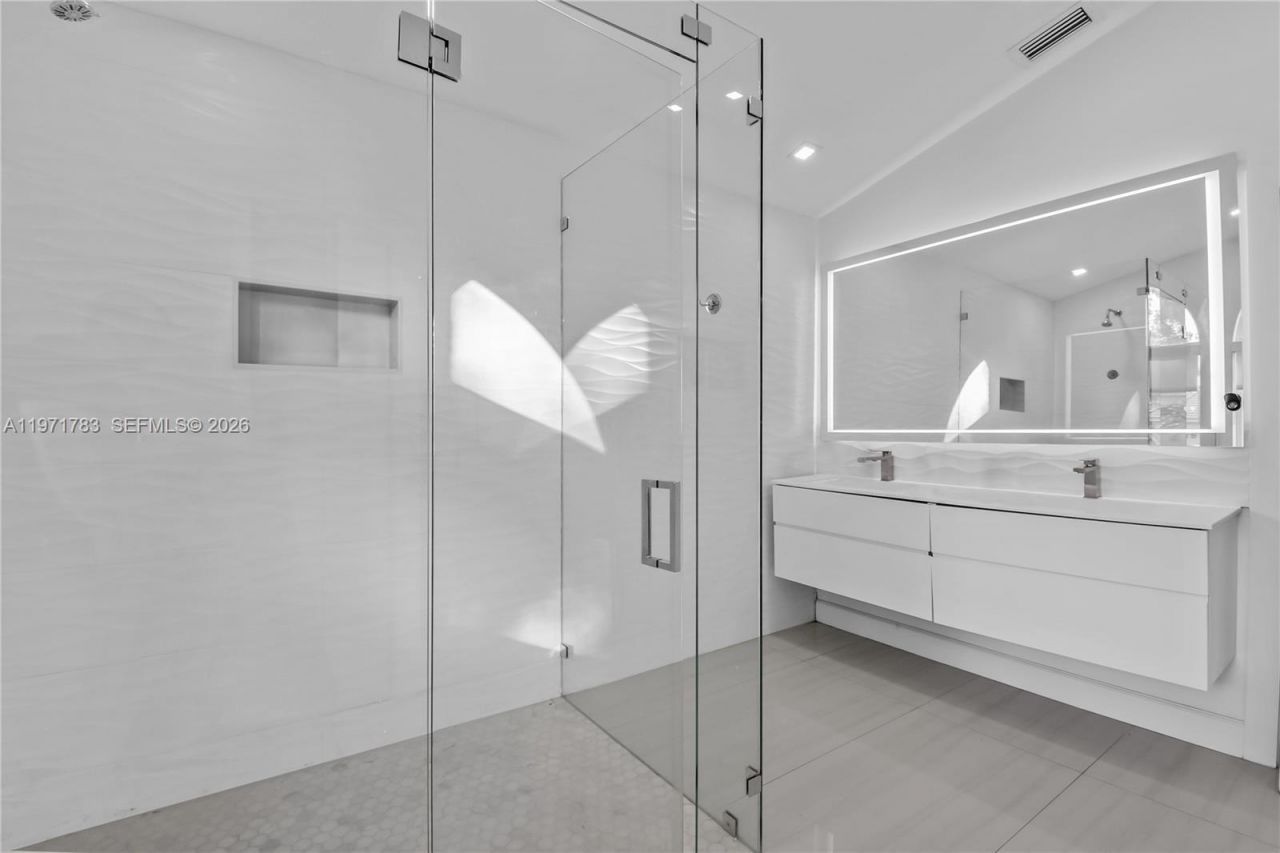 710 Lake Blvd, Weston, FL 33326 Photo