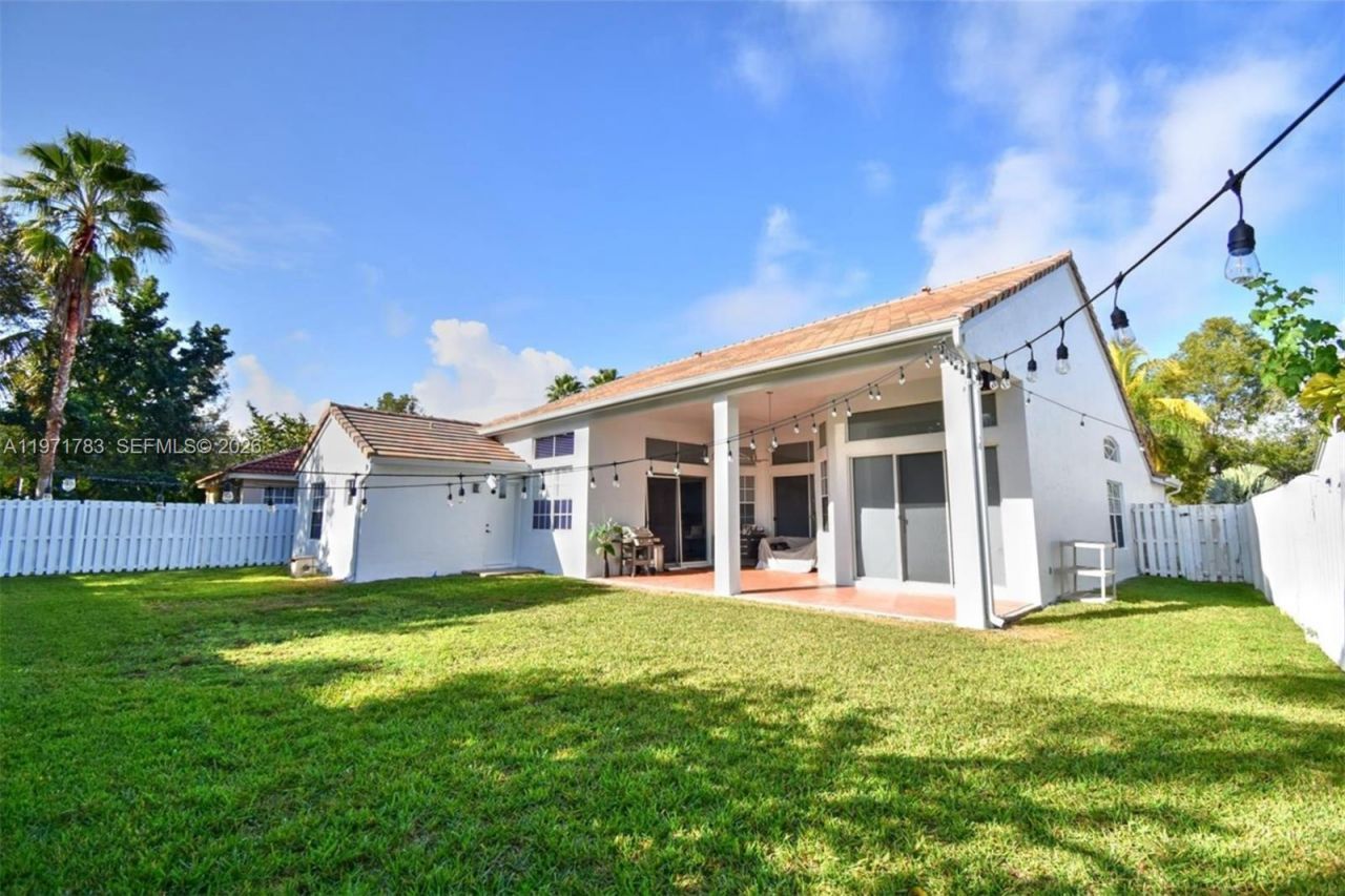 710 Lake Blvd, Weston, FL 33326 Photo