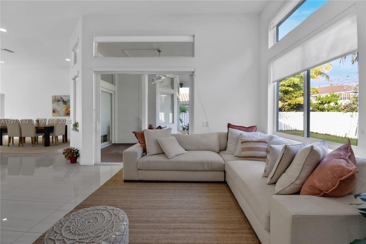 710 Lake Blvd, Weston, FL 33326 Photo