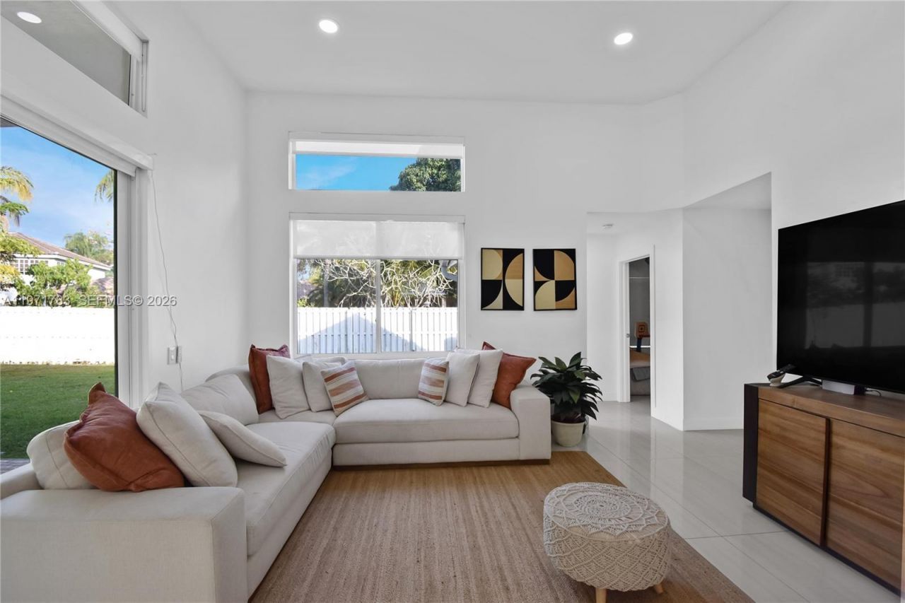 710 Lake Blvd, Weston, FL 33326 Photo