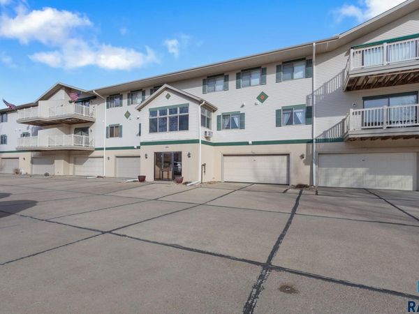 3710 E Peony Pl, Unit 208, Sioux Falls, SD 57103